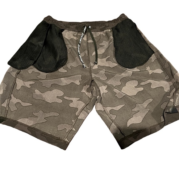 2 (X) IST Men’s Camo Shorts Soft Breathable Fabric Size Small See Measurements - Picture 10 of 12
